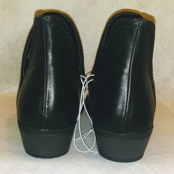 Women Nora V-Cut Ankle Booties Universal Thread - Picture 8 of 8